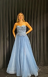 Straplez İşlemeli Gizli Yırtmaçlı Tül Elbise