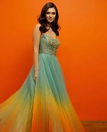 Straplez Kabarık Önü Boncuk Detaylı Kabarık Elbise