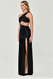 Tek Askılı Zincir Aksesuarlı Yırtmaçlı Uzun Elbise