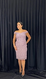 Düşük Omuz Detaylı Dantel İşlemeli Elbise