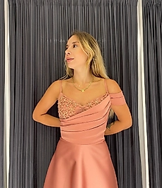 Askılı Prenses Kollu Tek Göğsü İşlemeli Saten Midi Elbise