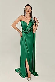 Tek Omuz Broşlu Uzun Saten Elbise